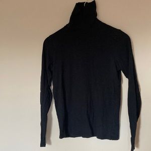 Everlane light weight turtleneck